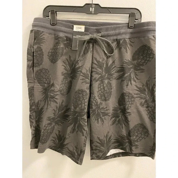 MEN PINEAPPLE LOUNGE SHORTS SIZE LARGE AND X-LARGE AVAILABLE - Picture 1 of 6